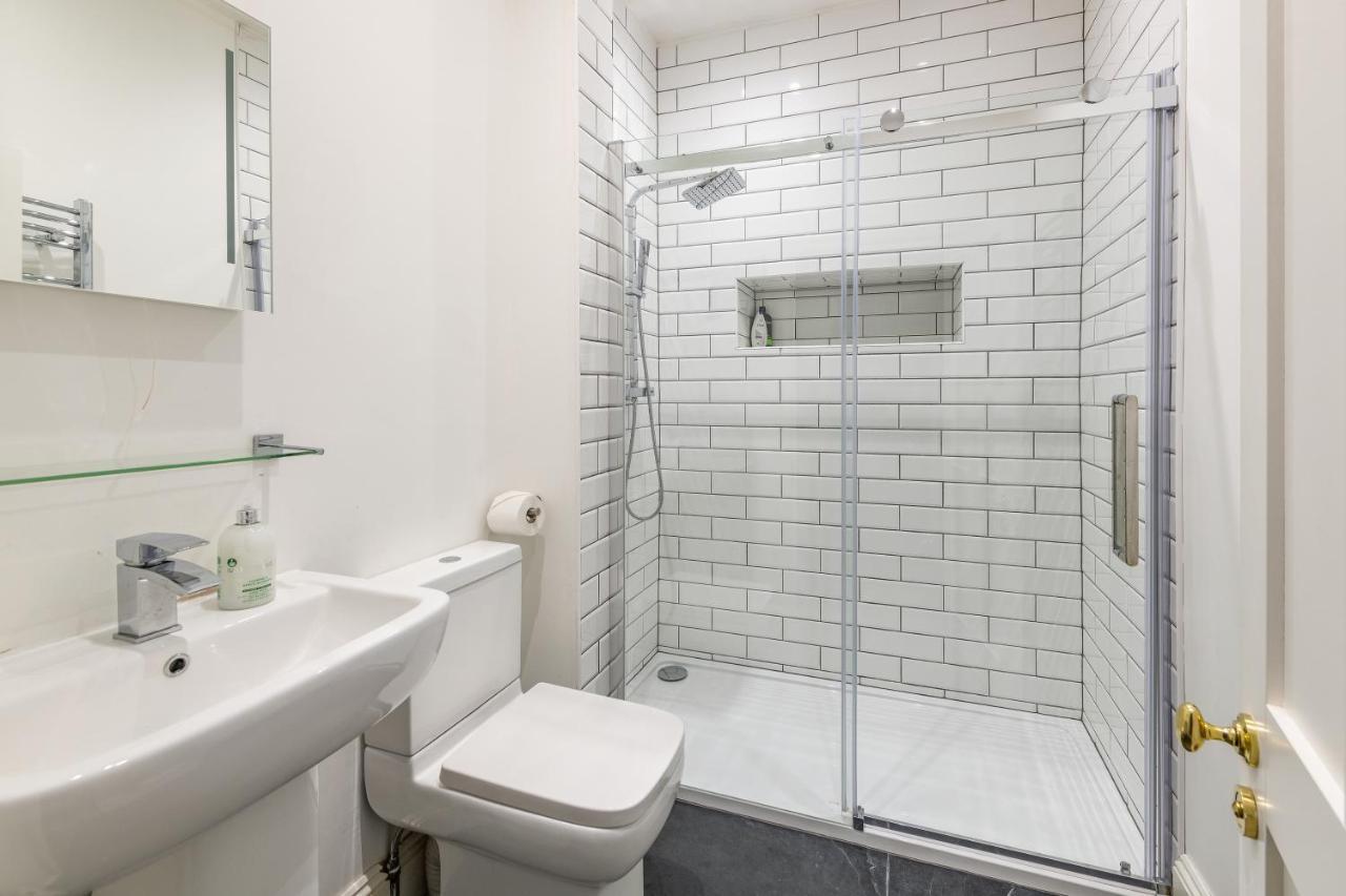 Georgian 2 Bed Apartment With 3 Bathrooms And Parking Exterior foto